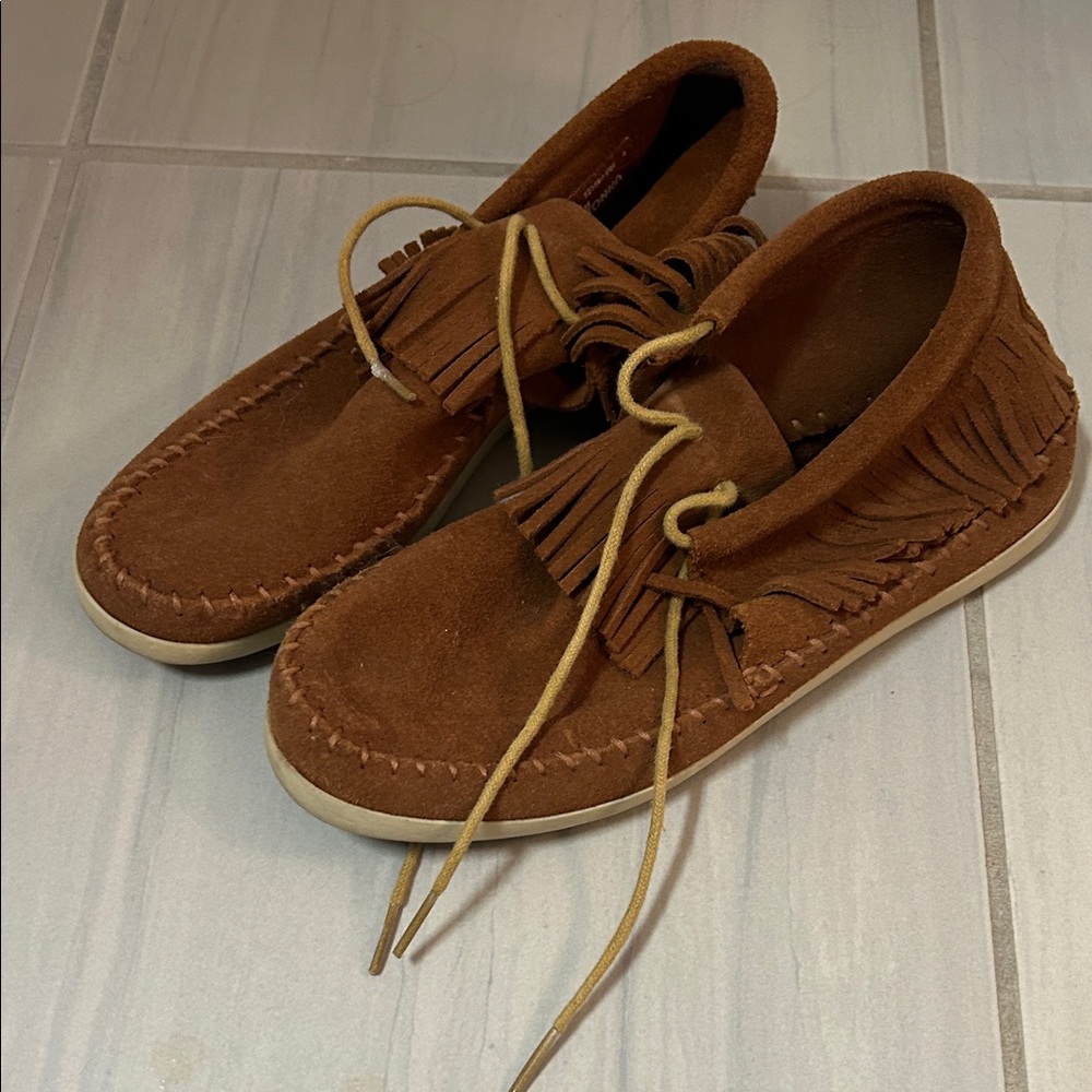 Minnetonka Tan Suede Fringe Loafers